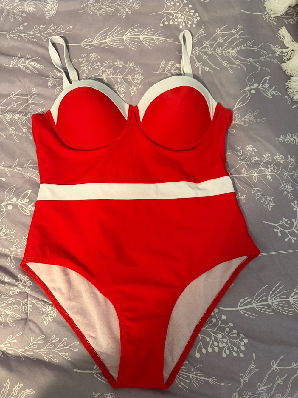 Cupshe Red and White One-Piece Swimsuit with Contrast Band